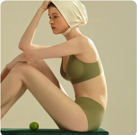 š„Large size deep V invisible push-up bra