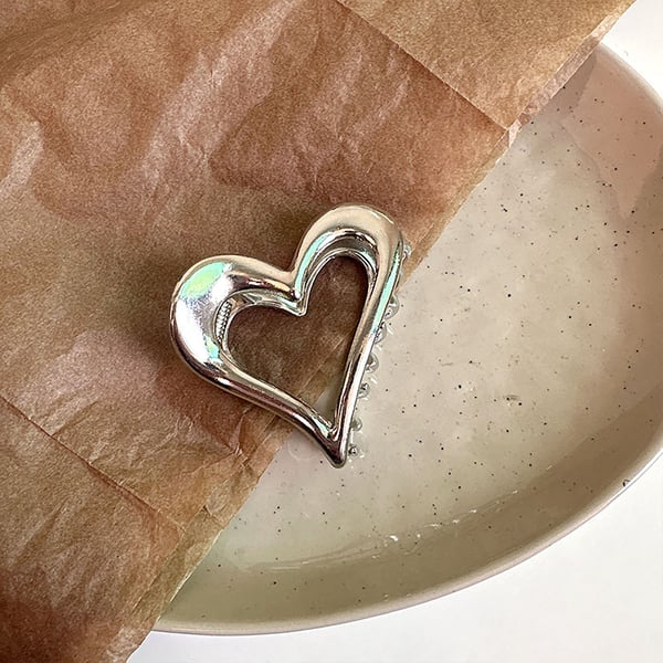 🔥Buy 1 Get 1 Free🔥Minimalist Heart Hair Claw Clips