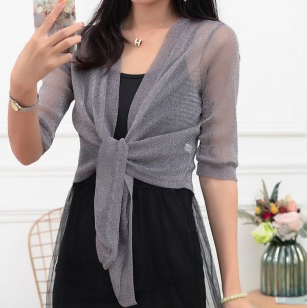 The new pearl ice Silk sunblock thin cape goes with everything