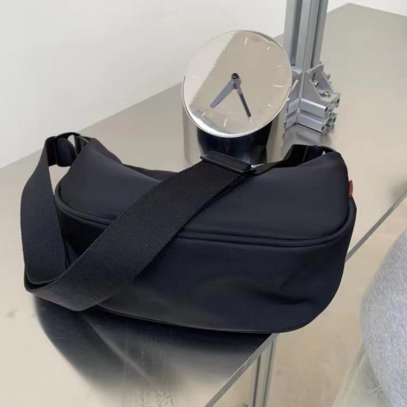 Crossbody Waterproof Crescent Bag(50% OFF)