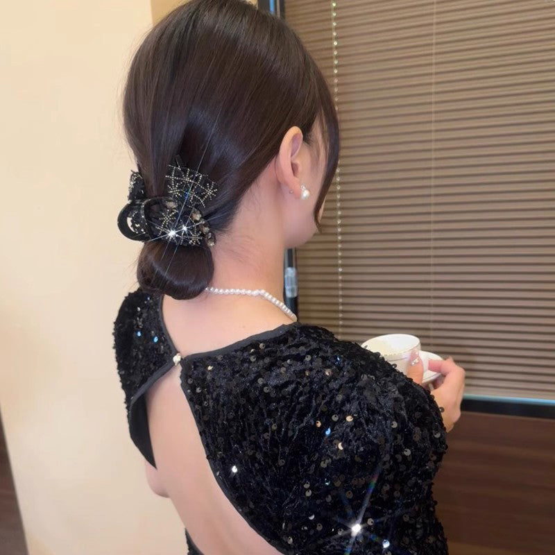 Elegant, sparkling hair clip with bow and artificial diamond